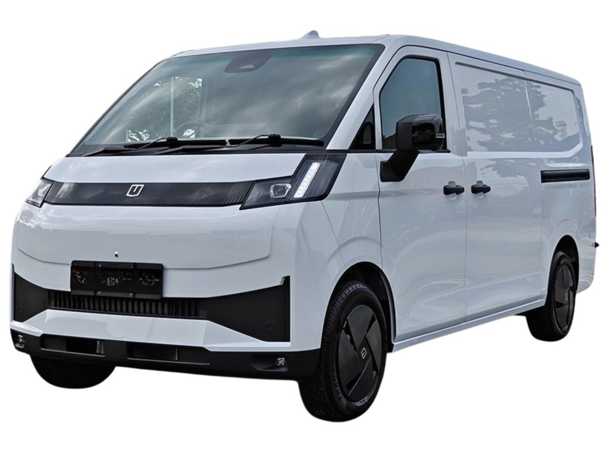 Farizon V7E — Farizon electric commercial van, Cargo van with 6.95 m³ load space, 66.67 kWh CATL LFP battery and 329 km WLTP range. Dual 